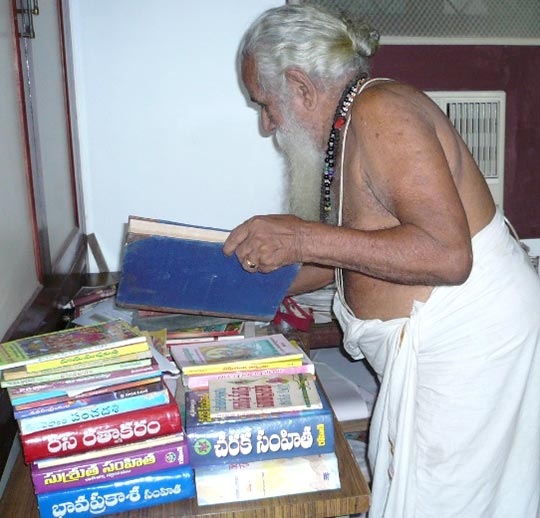 インドのアストロロジャー（占星師）タタさん102歳
